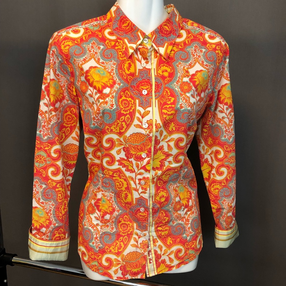 Vibrant and chic women’s Robert Graham top